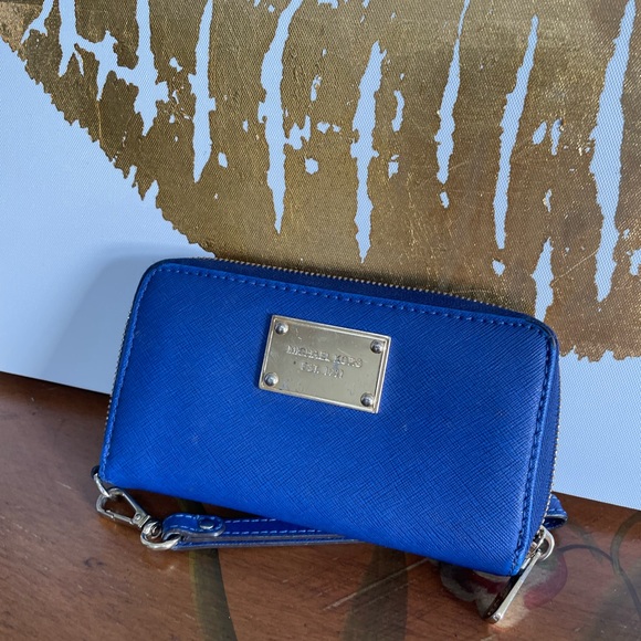Michael Kors Jet Set Wallet; Electric Blue Leather Zip Wristlet - Picture 6 of 17